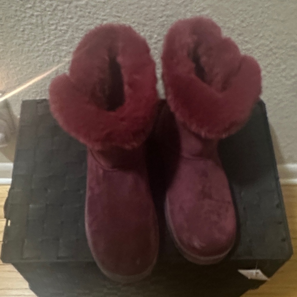 SO Women's Plush Burgundy Winter Boots